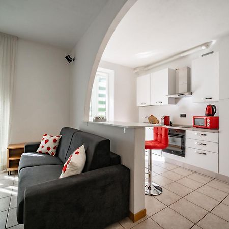 Dolce Teresa Apartment แมนเดลโล เดล ลาริโอ ภายนอก รูปภาพ