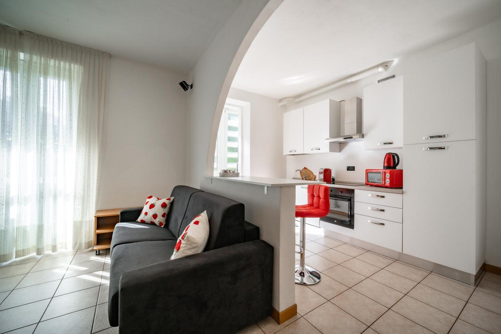 Dolce Teresa Apartment แมนเดลโล เดล ลาริโอ ภายนอก รูปภาพ