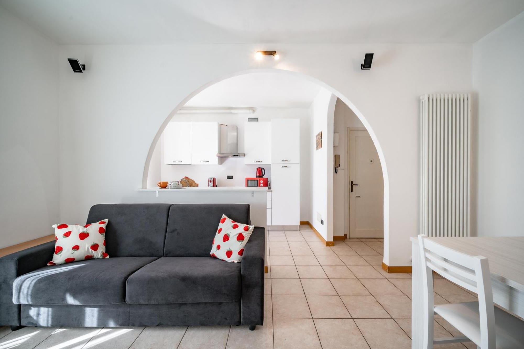 Dolce Teresa Apartment แมนเดลโล เดล ลาริโอ ภายนอก รูปภาพ